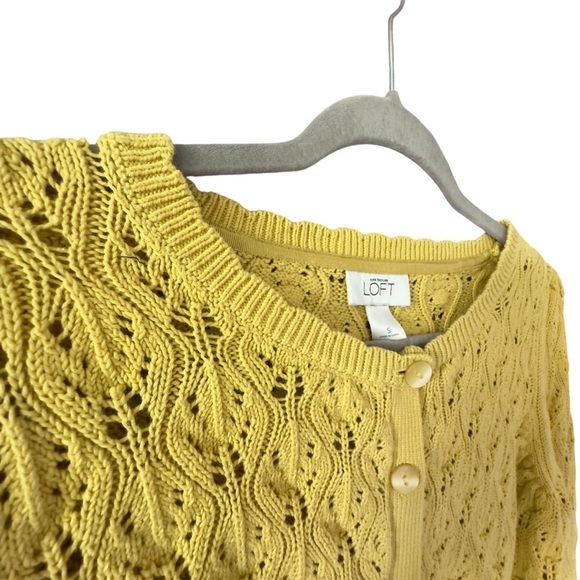 5 for $40 SALE !
Ann Taylor LOFT Yellow Cable Knit Button Down Cardigan sz S - Picture 4 of 11